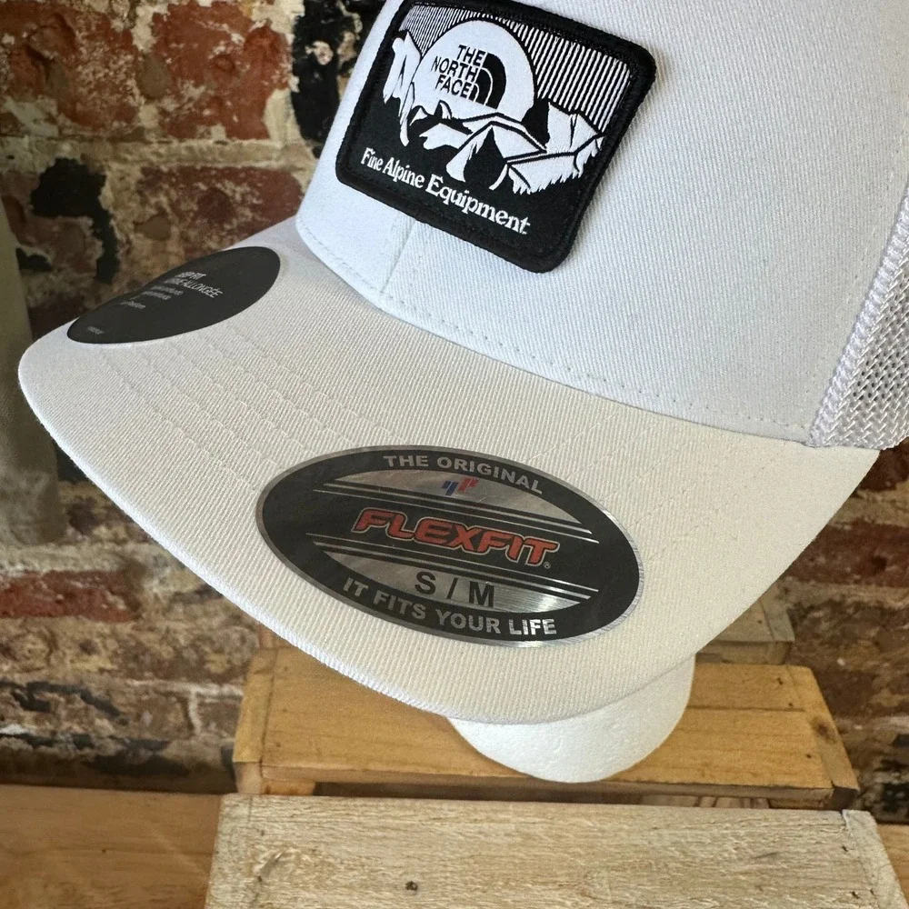 The North Face S/M Fitted Trucker Hat White Alpine Equipment Mountains New